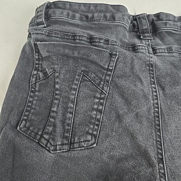 TRIPP NYC Womens Black Capri Cropped Pants 12 Stretch Skull‎ Detail Grunge Goth - Picture 13 of 14